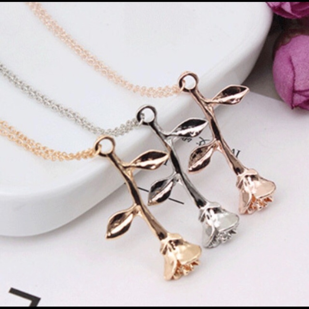 🌹Dainty Rose Necklaces 🌹